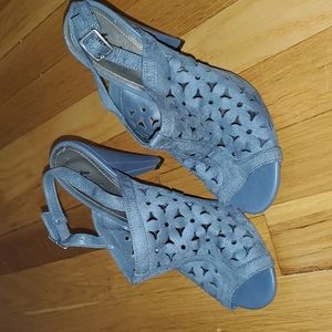 Blue flower cutout peep toe heel